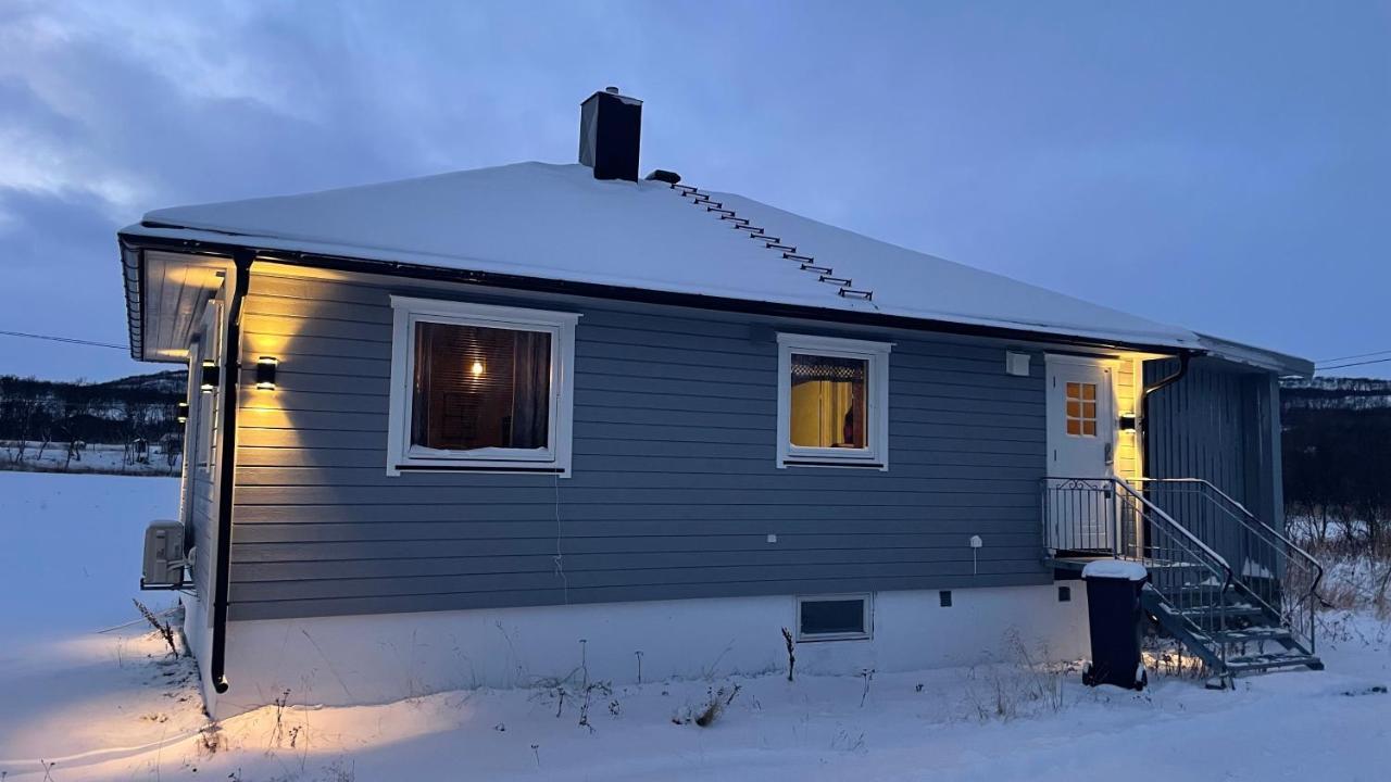 Koselig Hus I Sentrum Av Olderfjord Russenes Exterior foto